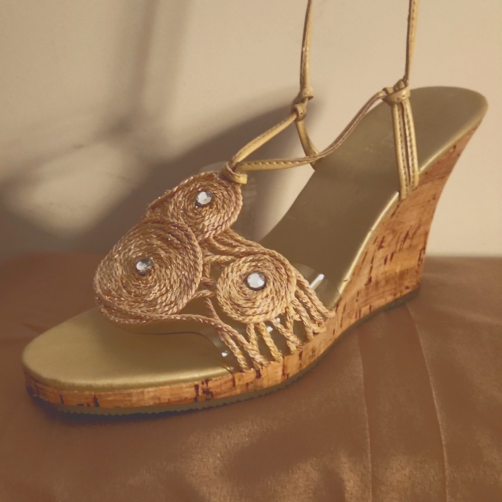 Vintage Bakers Cork Wedge Strappy Neutral Bedazzled Heel Size 7.LIKE NEW WORN 2X
